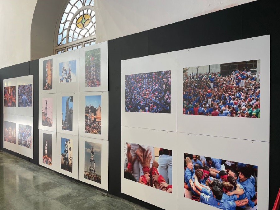 El Teatre Municipal de Palafrugell acull la mostra “25 anys anys fent pinya”, una exposició fotogràfica sobre la història dels Marrecs de Salt