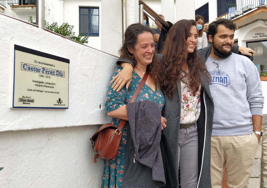 S'inaugura, a la plaça del Port Bo de Calella, una placa que recorda la figura de Càstor Pérez