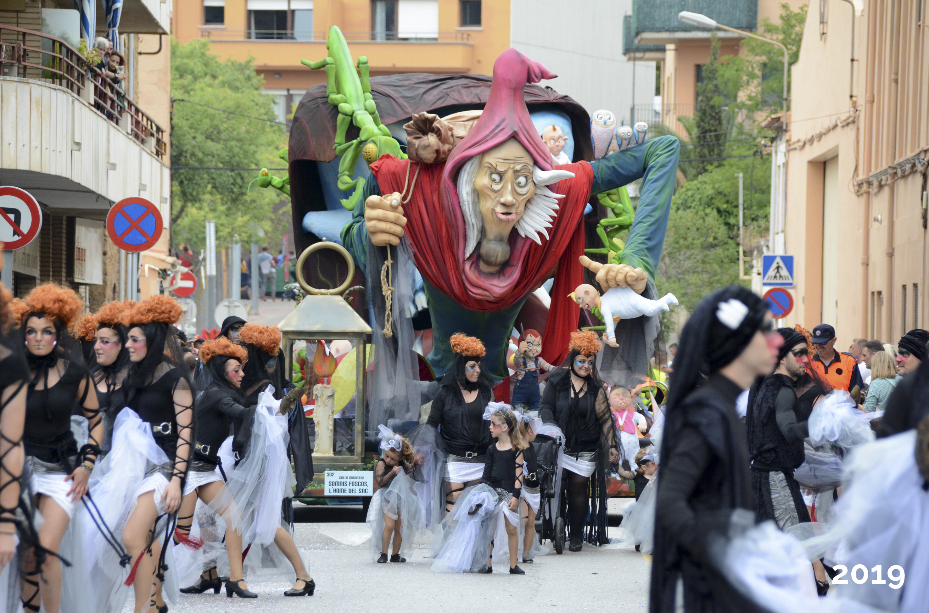 Somnis foscos, l'home del sac | © Colla Garnatxa