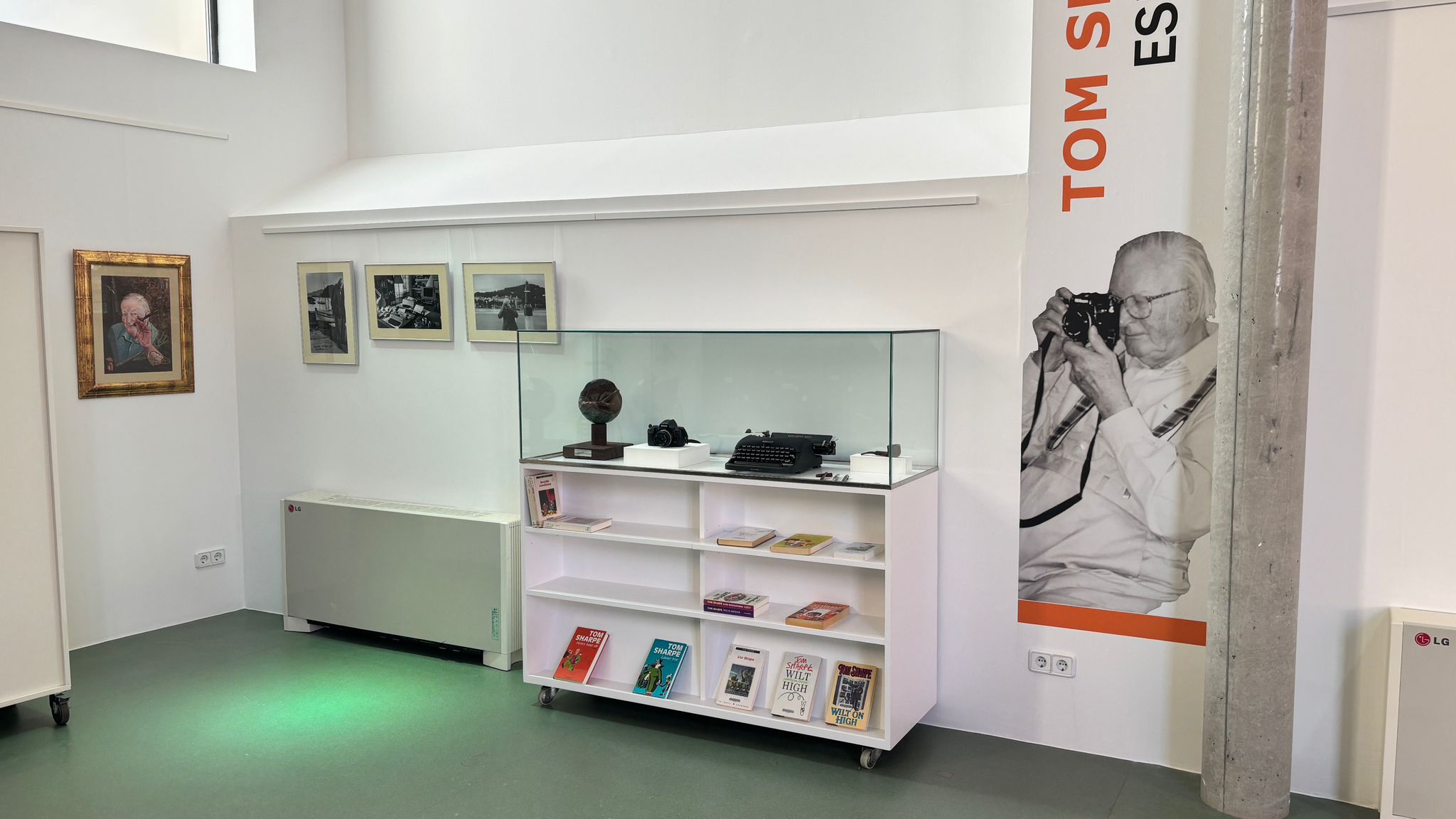 La Sala Polivalent de la Biblioteca de Palafrugell comptarà amb un espai dedicat a la figura de Tom Sharpe