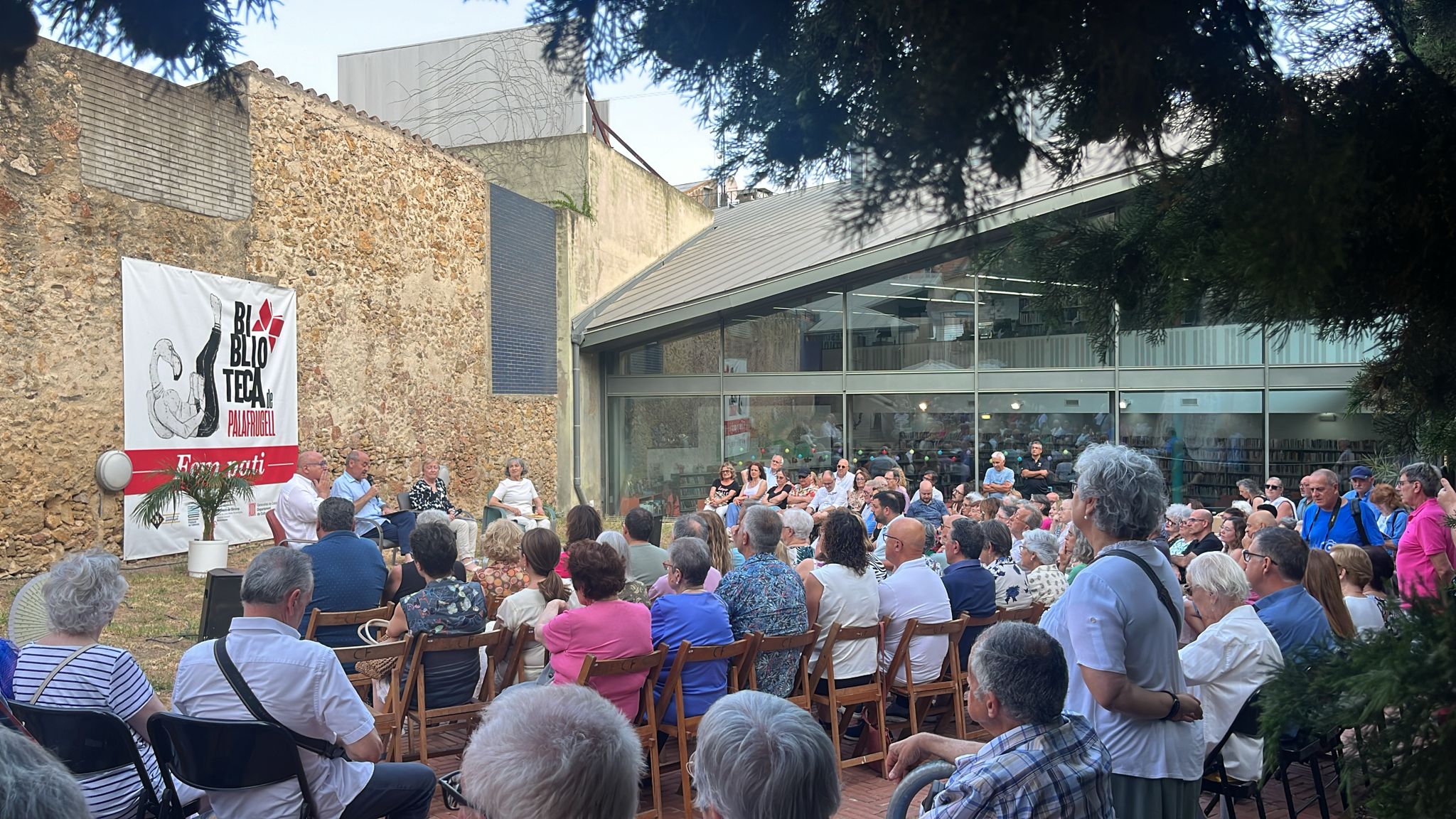 Es presenta el llibre “El carrer de la Caritat i la placeta d’en Bou” d’Anna M. Cuesta, Ramir Lacasa i Montse Miró