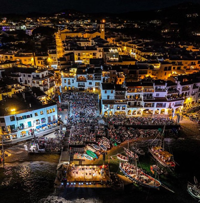 La tradicional Cantada d’Havaneres de Calella de Palafrugell ha donat  el tret de sortida a la temporada d’estiu a la Costa Brava