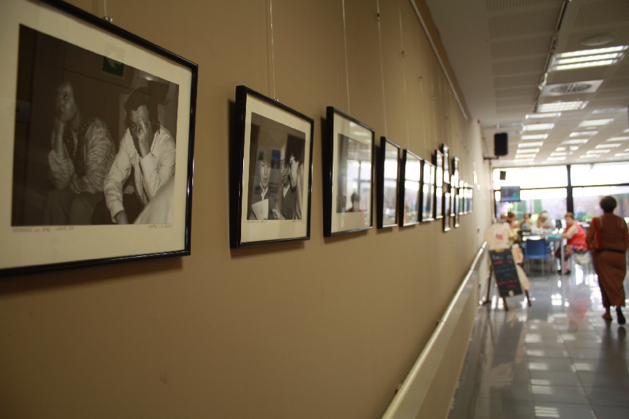 L’Esplai de La Caixa acull, fins el 26 d’agost, una exposició fotogràfica sobre la Coral “Mestre Sirés”