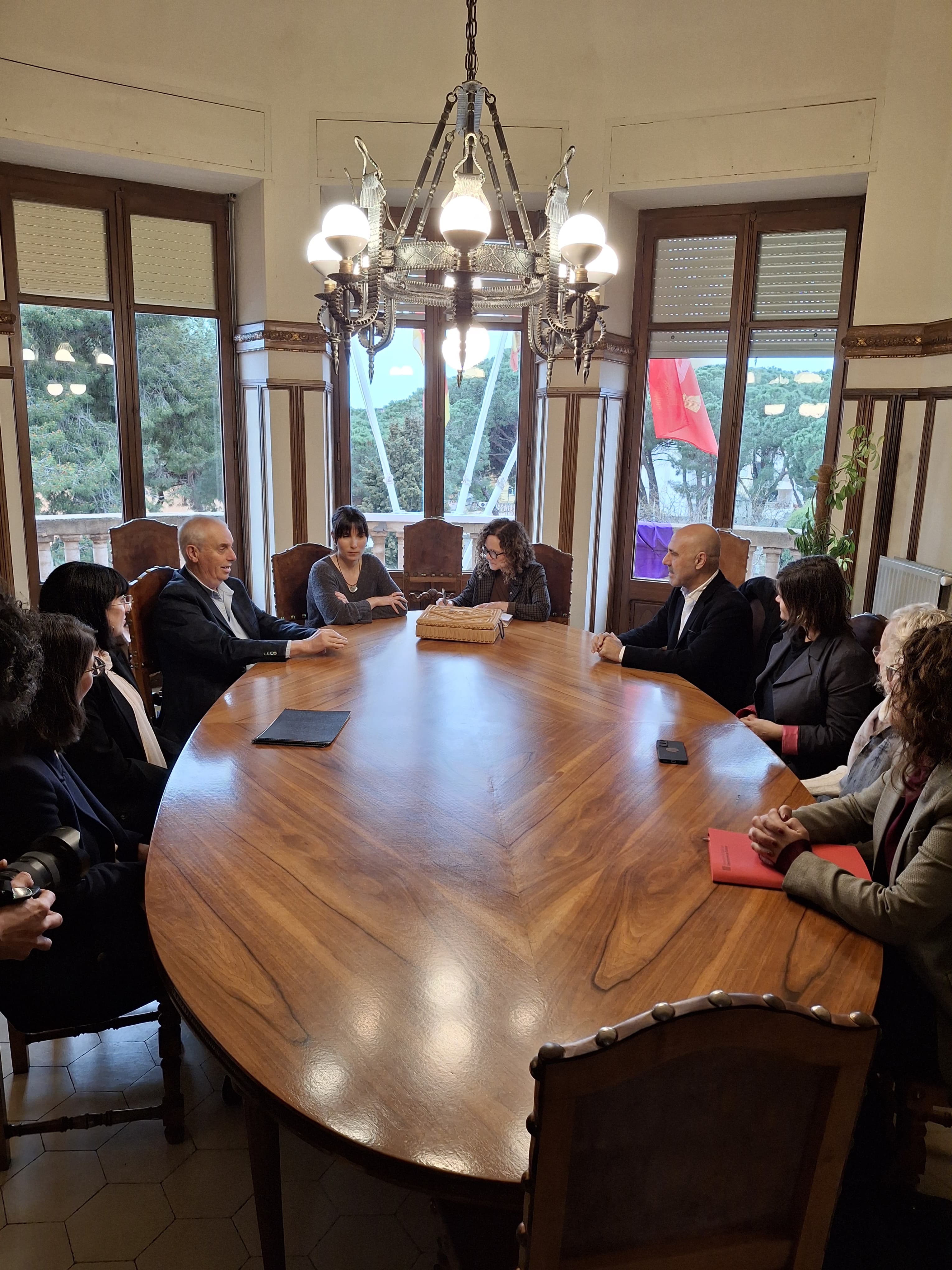 La consellera de Cultura de la Generalitat visita Palafrugell per reforçar la col·laboració institucional i conèixer els projectes culturals de futur