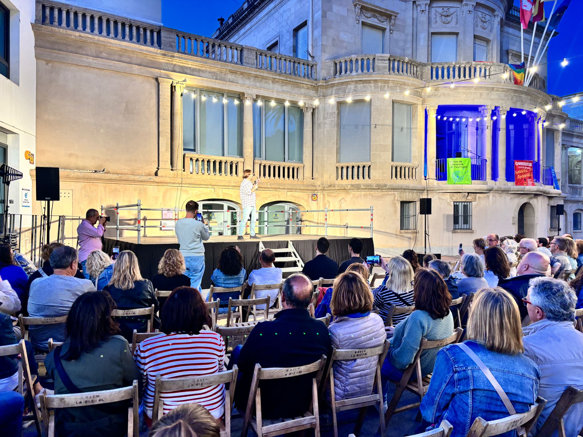 El multitudinari pregó a càrrec de Quim Masferrer dona el tret de sortida a les 63es Festes de Primavera de Palafrugell i el seu Carroussel Costa Brava