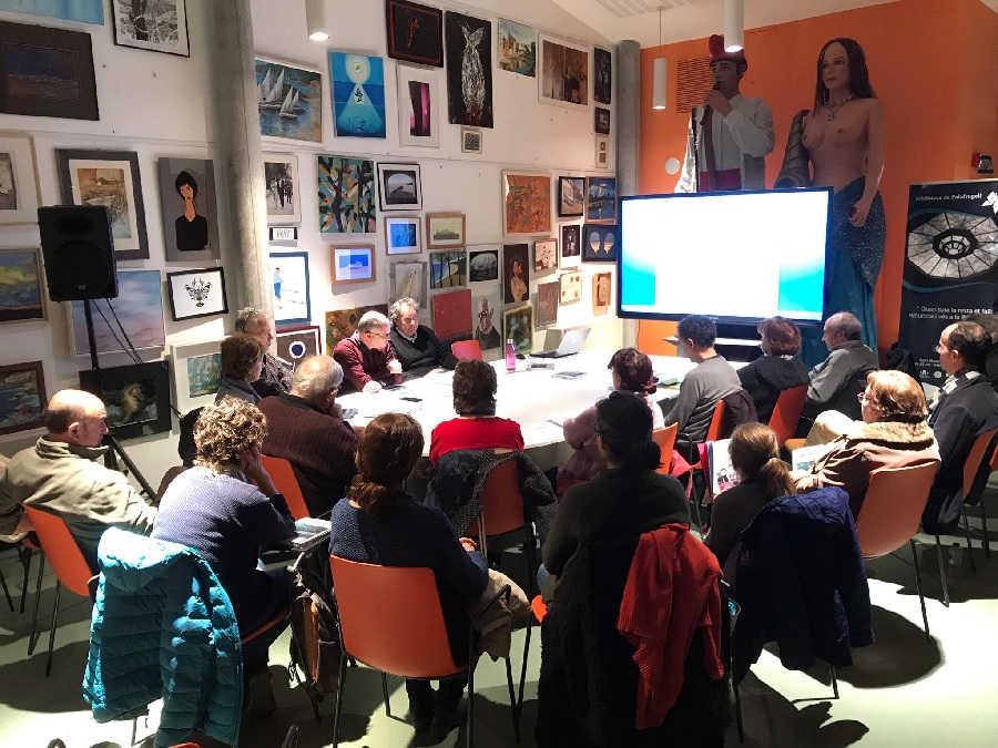 La sala polivalent de la Biblioteca acull la presentació de l’agenda llatinoamericana 2020